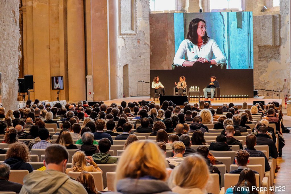 il pubblico in sala all'auditorium di San Francesco al prato durante un evento dell'edizione 2022 del Festival Internazionale del Giornalismo